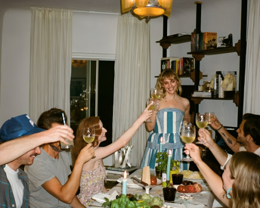 How to Host Like It’s Theatre: Inside Le Supper Club’s Story-Driven Dinner Parties (Dress Codes and Dessert Reveals Included)