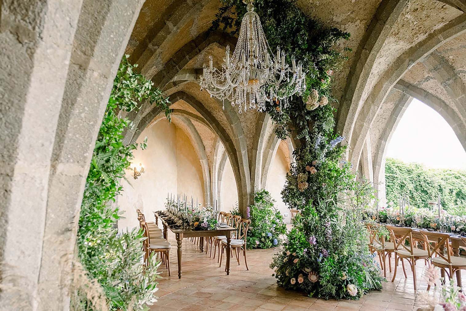 See How This Amalfi Coast Wedding Mastered the Colorful yet Neutral Look
