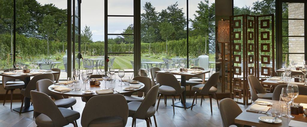 A COUNTRYSIDE CHIC ESTATE : DORMY HOUSE: ENGLAND