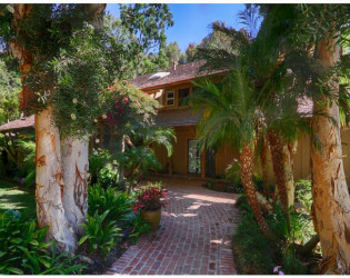 Entrance-Walkway1-Malibu-Serrah-Retreat-Tropical-Mansion Mariposa Malibu Estate