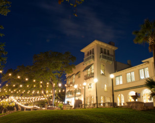 museum-wedding-venue The Contemporary Austin at Laguna Gloria
