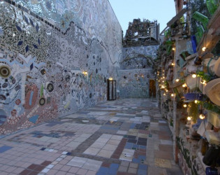 261857_10150228729181586_302014_n Philadelphia's Magic Gardens