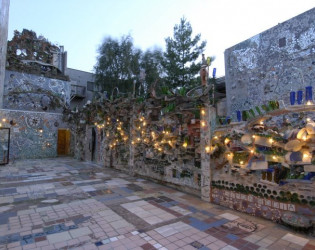 270758_10150228729121586_6052562_n Philadelphia's Magic Gardens