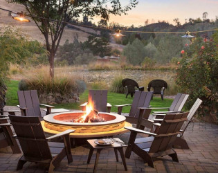 Eden_Vale_Inn_firepit02_800_533 Eden Vale Inn