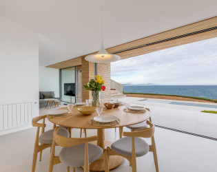 2-Spain-Costa-Brava-Seascape-Dining-Table-Views Seascape