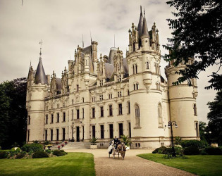 bride-groom-in-carriage-outside-chateau Chateau Challain