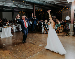 hudson-valley-wedding-photographer-amber-gress-0993- Senate Garage