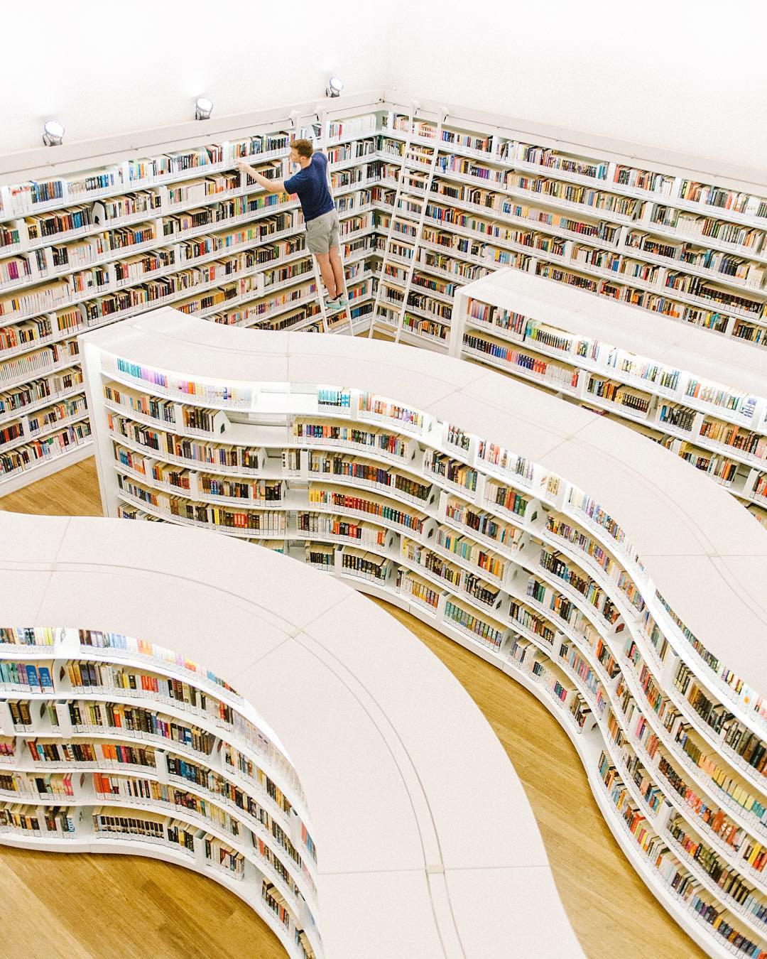 Круглый стол библиотечный. Гасу библиотека. Set library. Холл библиотеки. Set library.