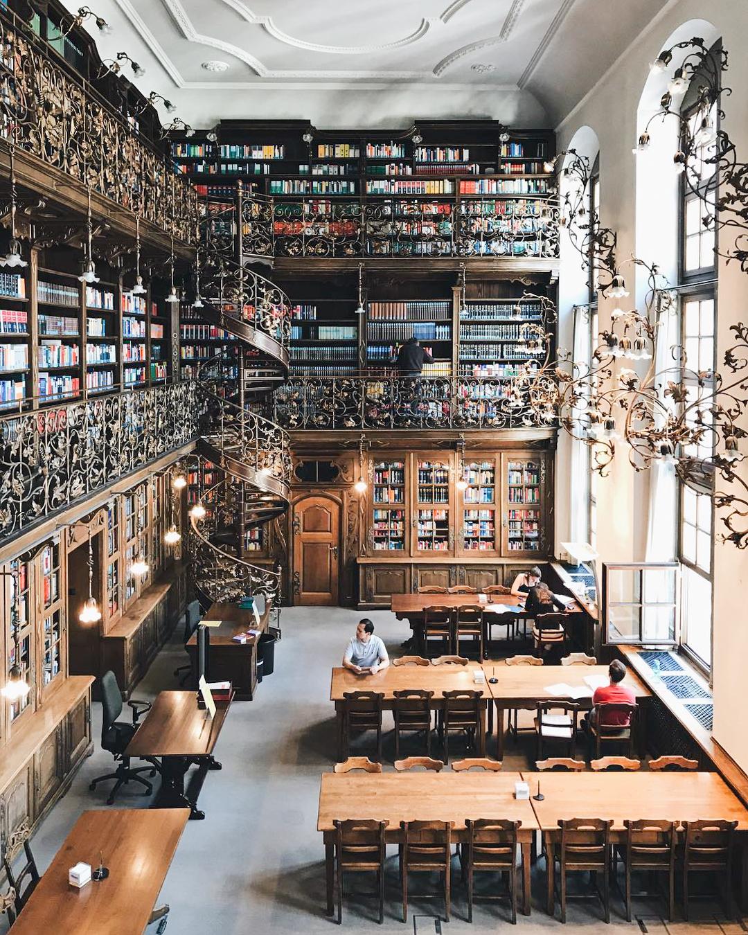 MunicipalLawLibrary-ss0522-01.jpg