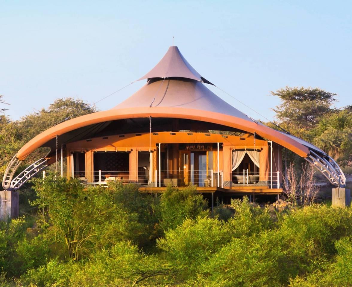 Лагерь национального парка. Сафари лагерь. Звезды в африке лагерь вид сверху. Глэмпинг сафари тент. Звезды в африке лагерь.