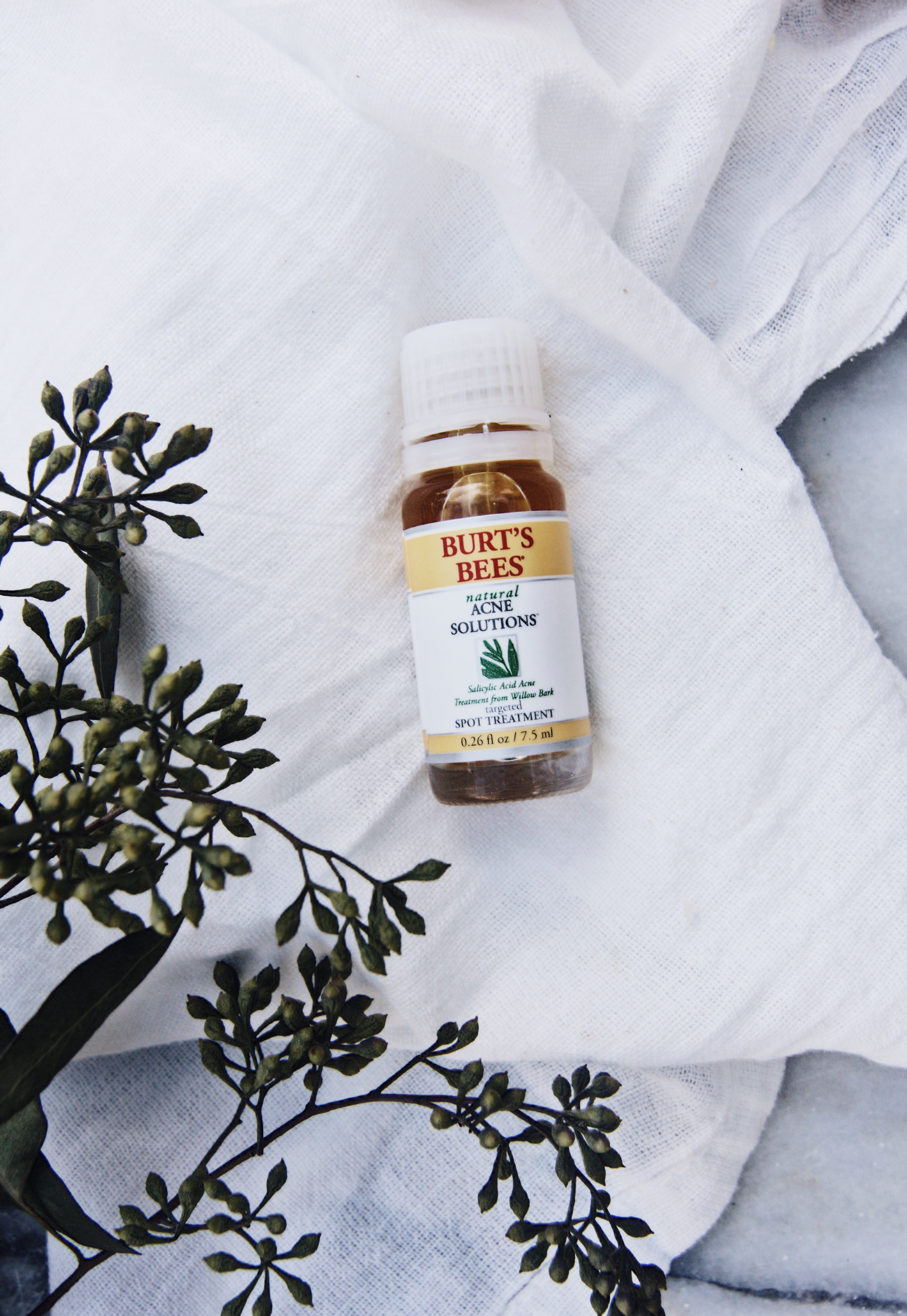 help reduce the appearance of blemishes in 48 hours. Formulated with tea tree, calendula, yarrow, and parsley extracts, this 100% natural acne treatment