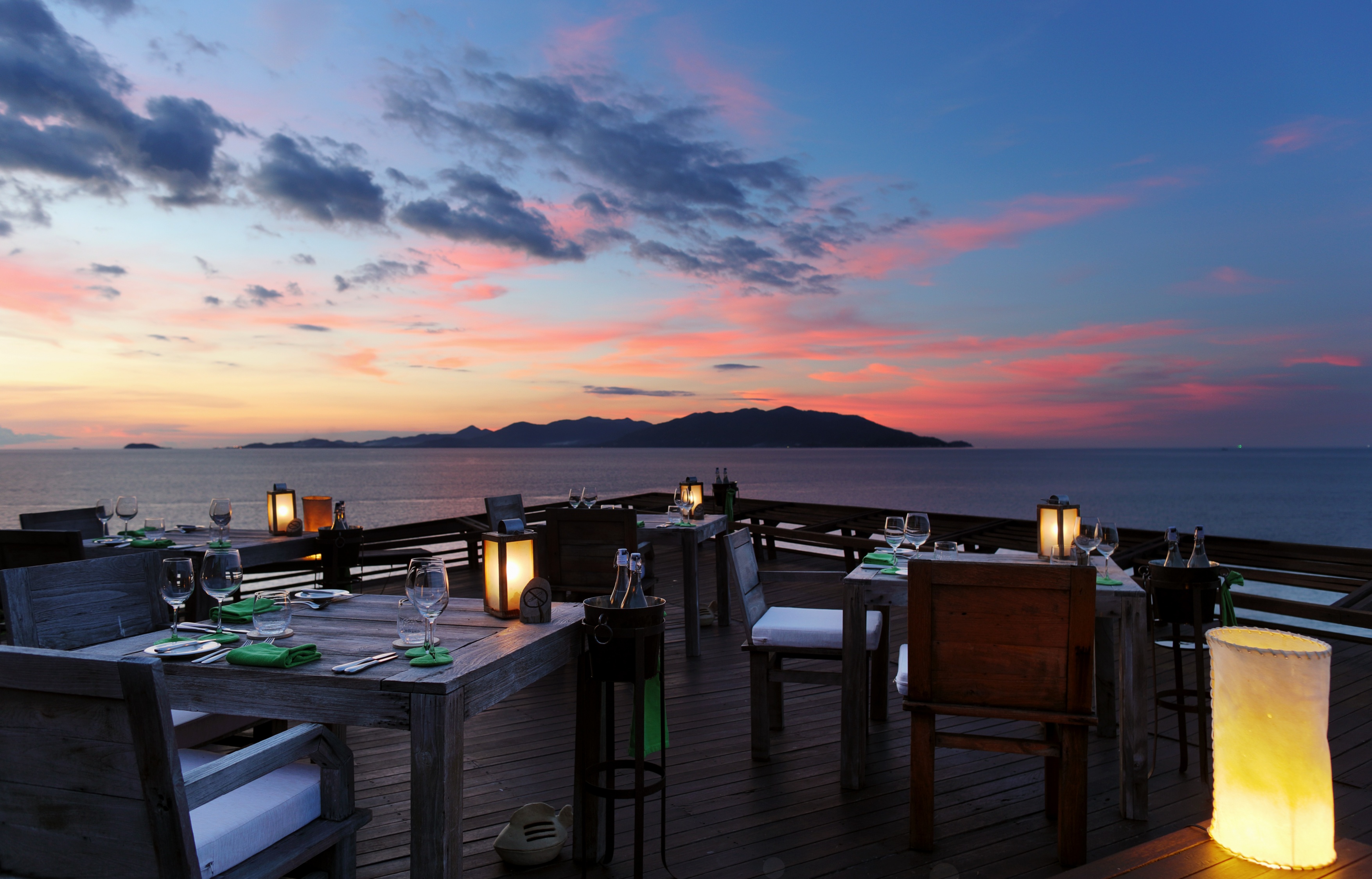 Dining on the Rocks. Treat your guests to a feast of fresh herbs, vegetables, and organic greens from the resort's own gardens.