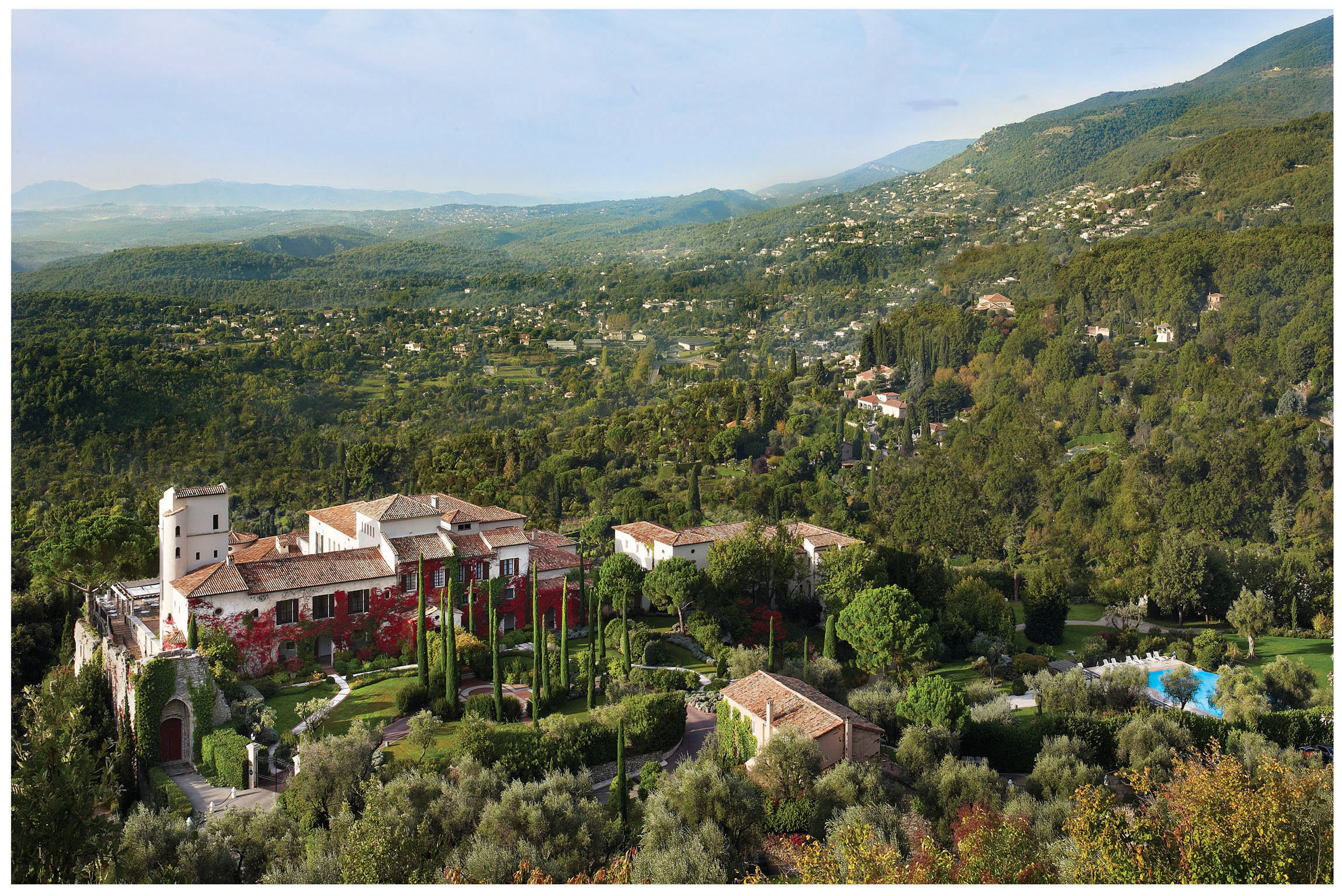 The castle can be rented in its entirety and exclusively used for weddings and private functions.