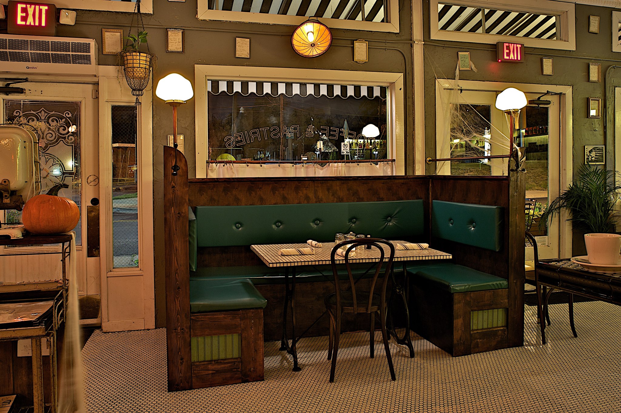 Farm-to-fork food and classic vintage glam decor make this venue an instant reception or private dining winner.