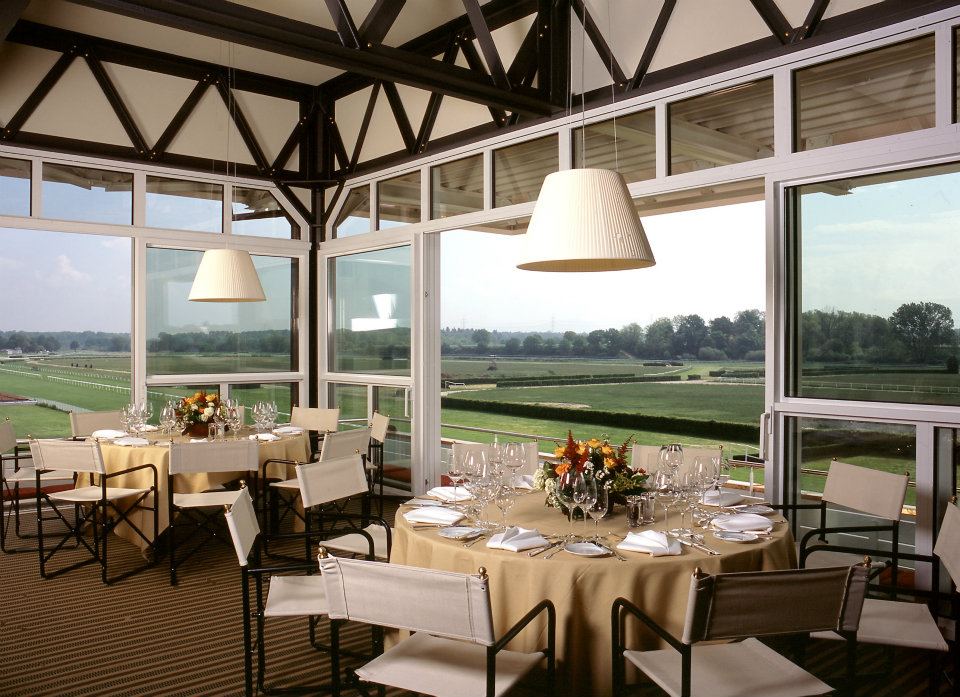 From the imposing Orangerie for occasions up to 230 people up to the individual and lovely furnished Salon Minerva for private parties there are multiple venue options.
