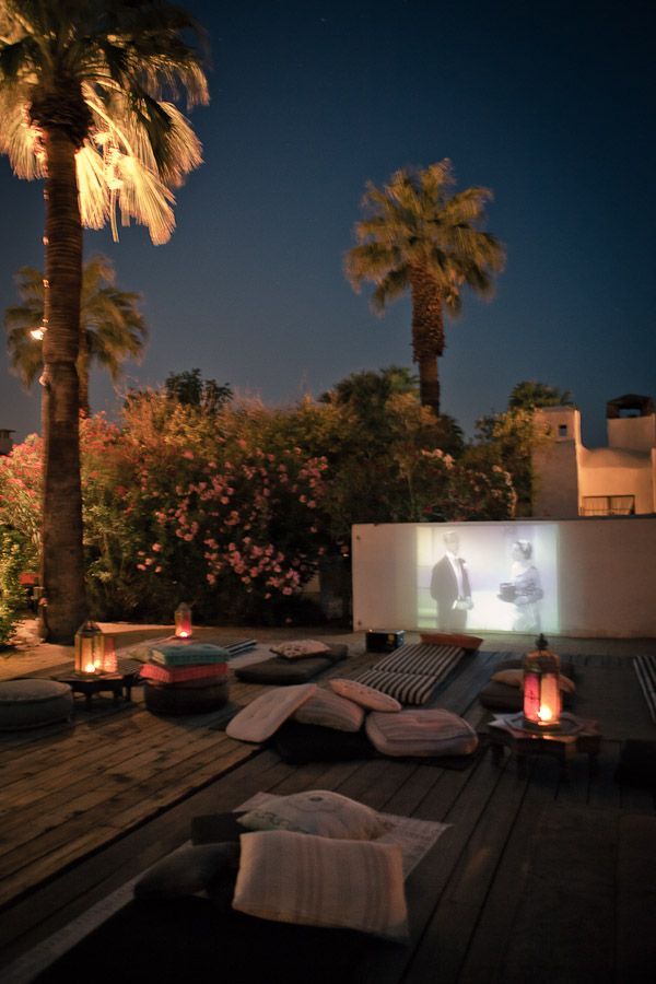 Black & White classic movies are projected on the walls here.