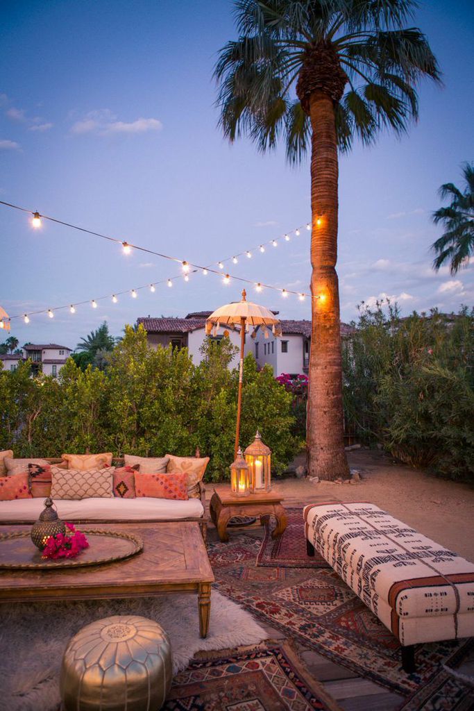The lounge design and furniture rentals are from Pow Wow Vintage Rentals.