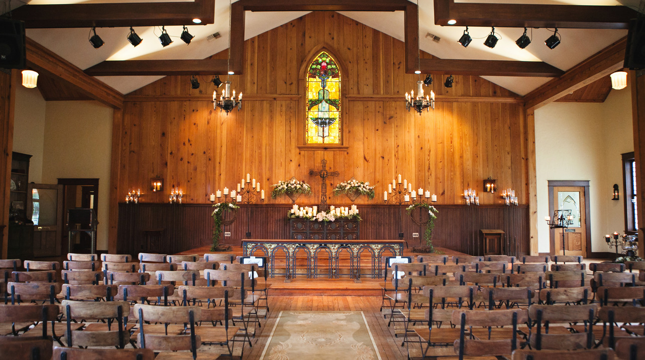 Old Glory Ranch’s indoor venue is Chapel Hall, a 4,000 sq. ft. space with classic Victorian Texas vibe, longleaf pine, antique light fixtures & 19th century stained glass.