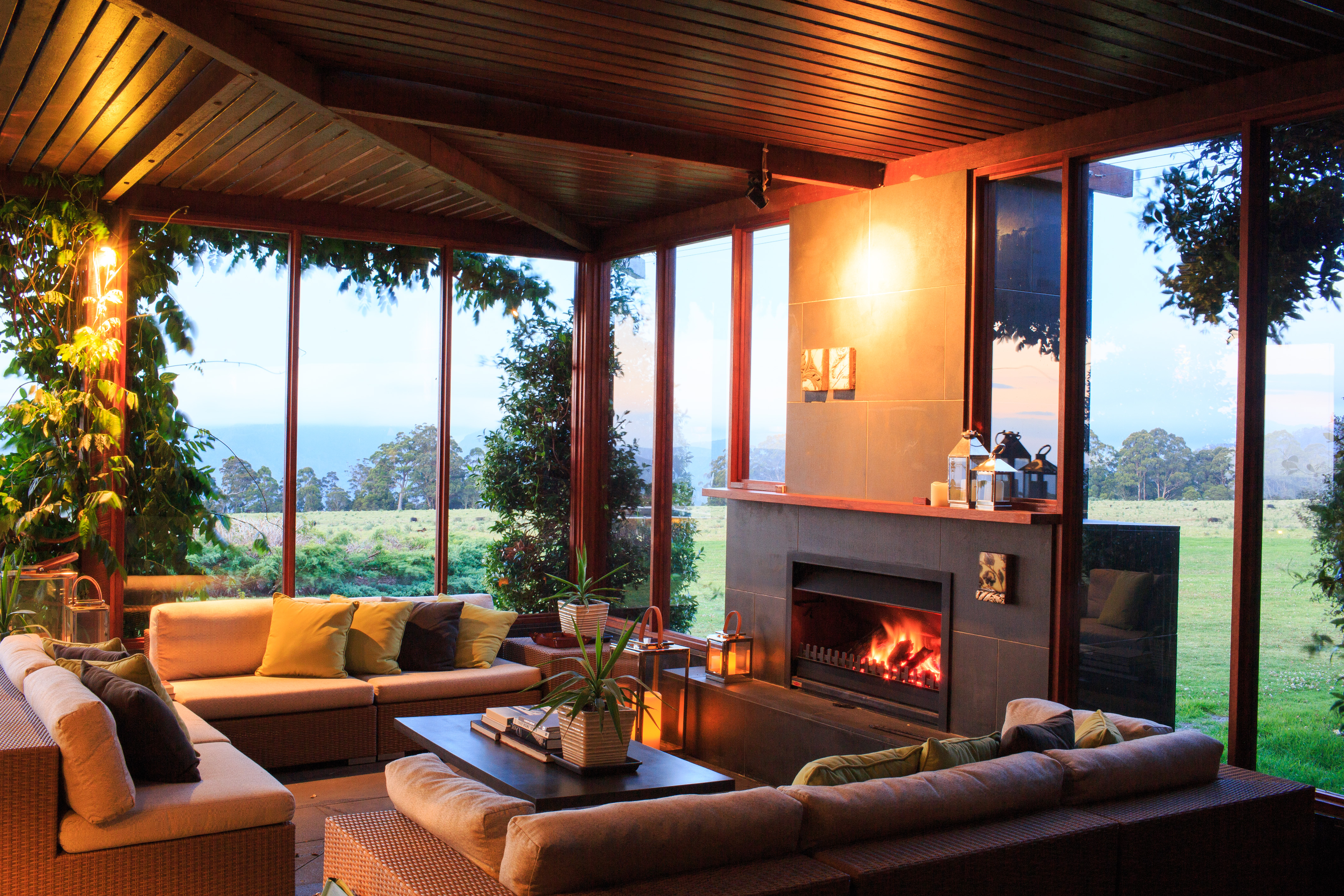 Let your cares melt away in our elegant suites and private lodges, enjoy an award-winning gourmet experience, unwind in Spa Anise or choose from a host of invigorating outdoor activities. Here, in Australia’s highest non-alpine lodge, relaxation and revit