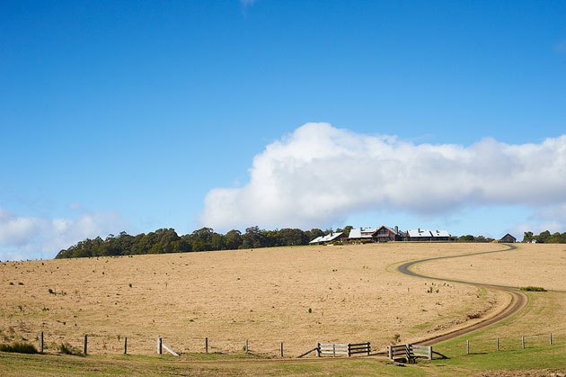 In addition to private and well equipped meeting rooms, the inspirational natural setting means that Spicers Peak Lodge also offers a great many opportunities for team building and outdoor pursuits including guided bushwalks, mountain-bike riding, tennis