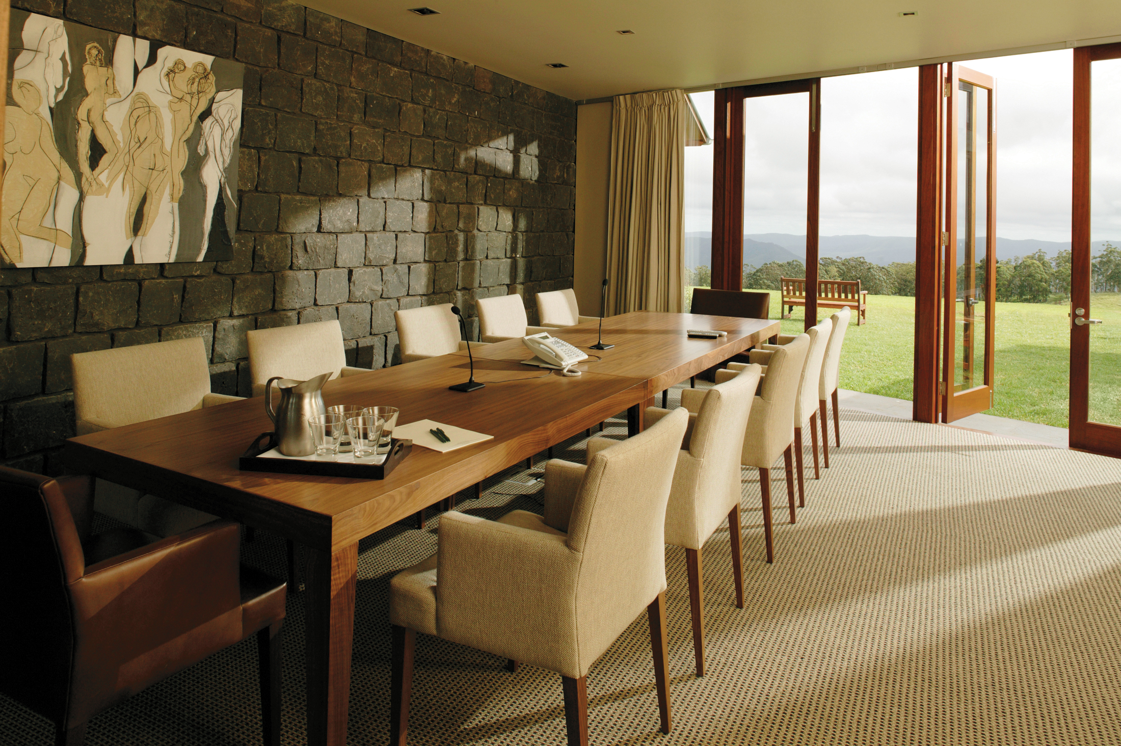 The unique mountain top location of Spicers Peak Lodge makes it ideal for board and senior management meetings as well as incentives, executive retreats and exclusive events. Situated just 2 hours from Brisbane, set in over 8000 acres of naturally inspiri