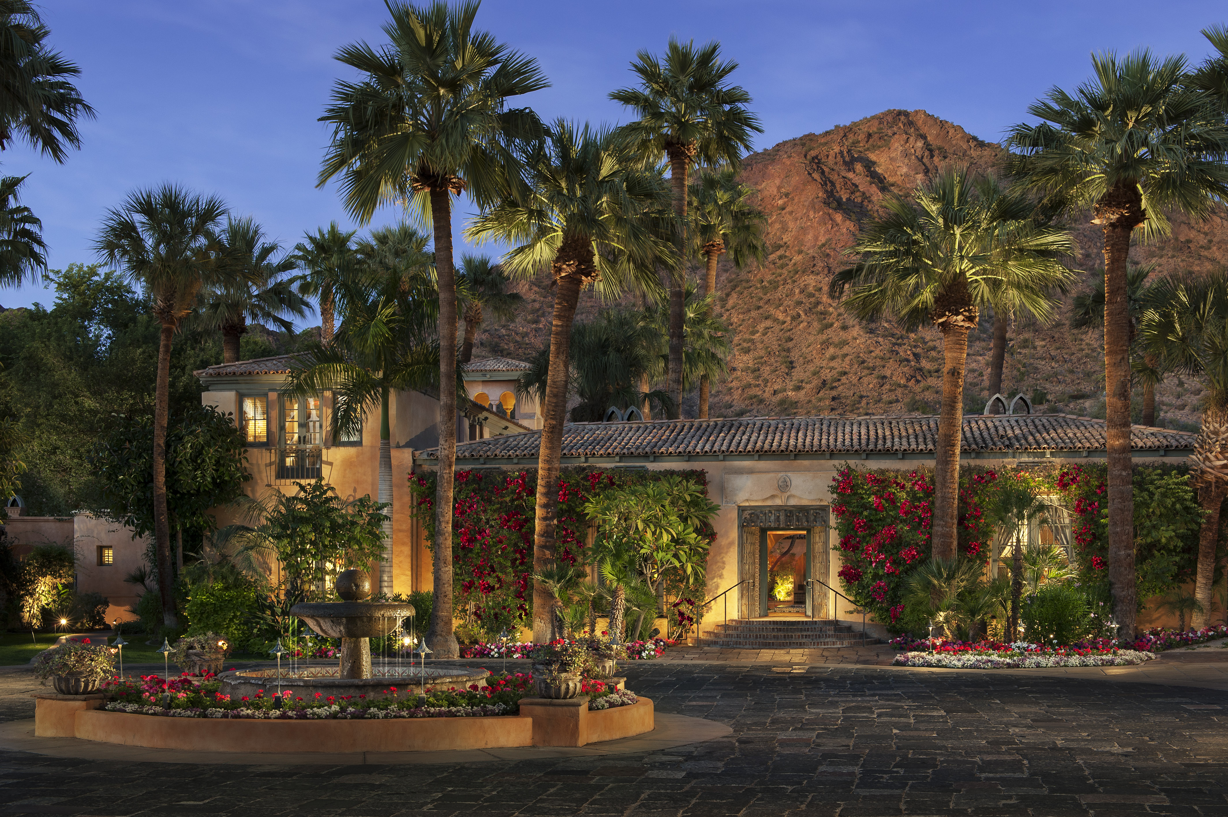 Royal Palms resort and Spa front drive