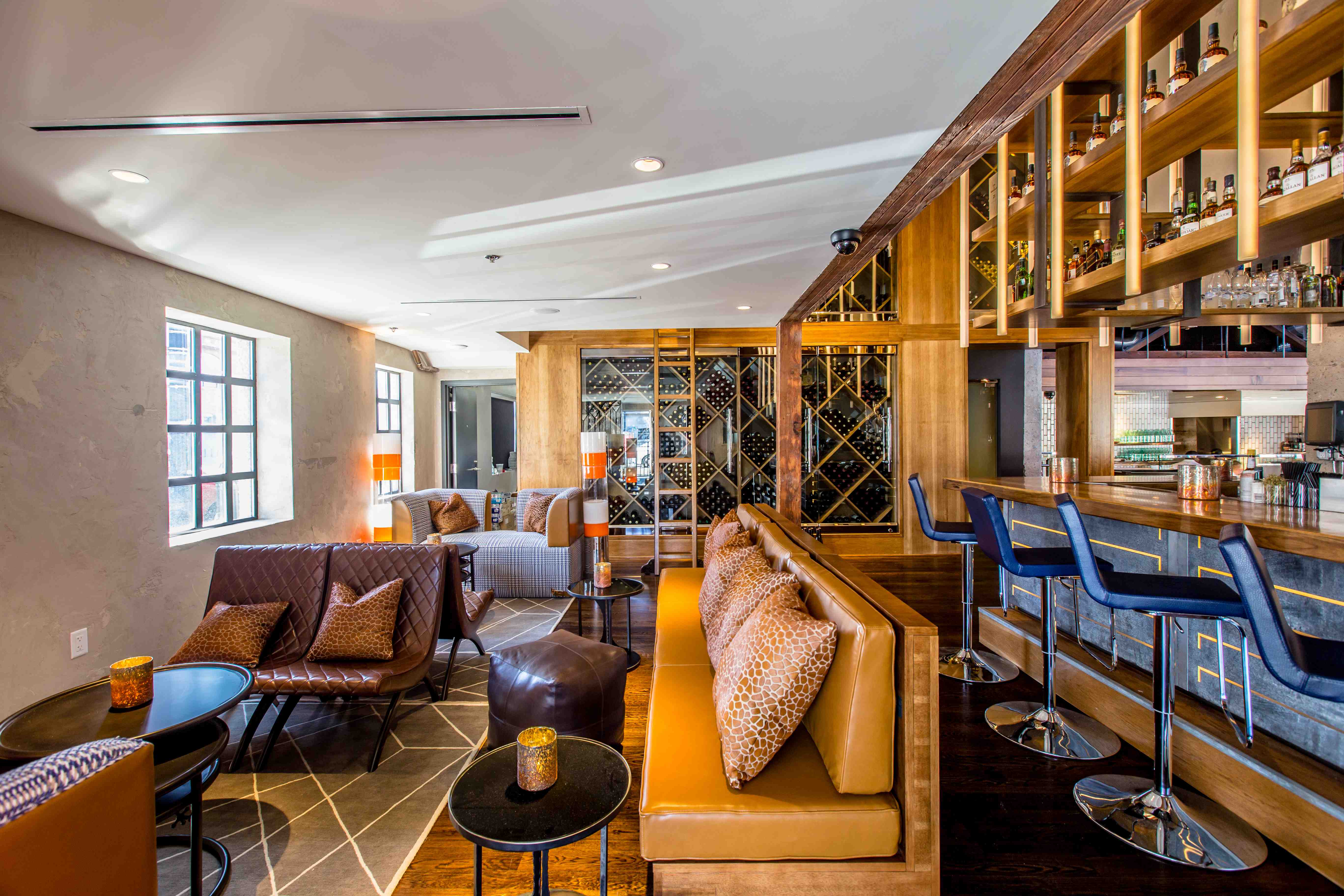 Bar & Lounge