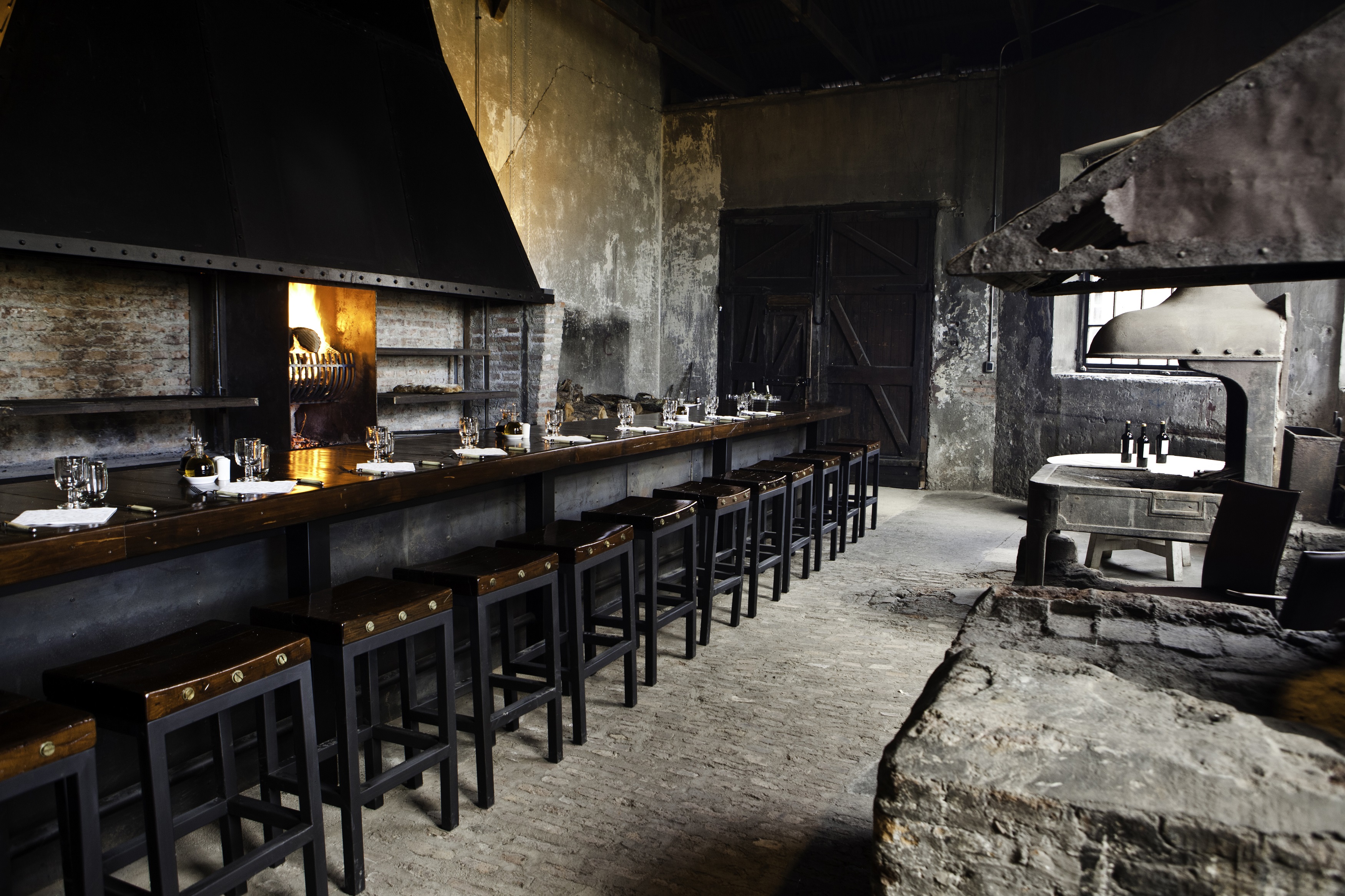With seating for 40, intimate El Asador (Spanish for “The Grill”) is the latest venue to showcase the delicious and inventive fare of Executive Chef Laurent Pasqualetto and his superlative team.