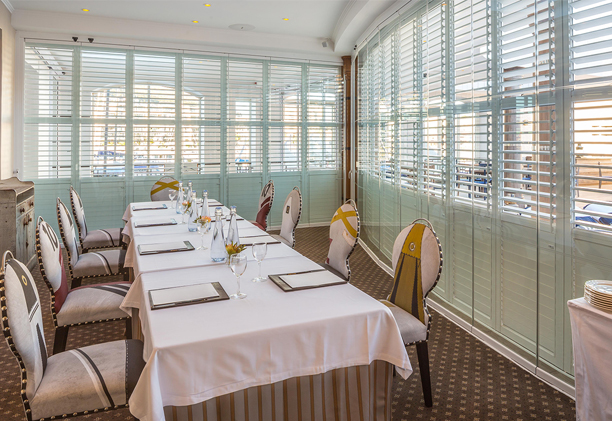 Conveniently located on the ground floor Windward offers natural light and panoramic views of Signal Hill and the international yacht basin.