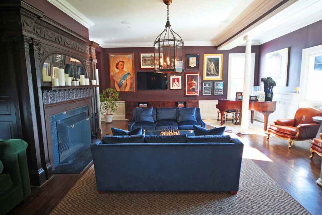 Piano Lounge