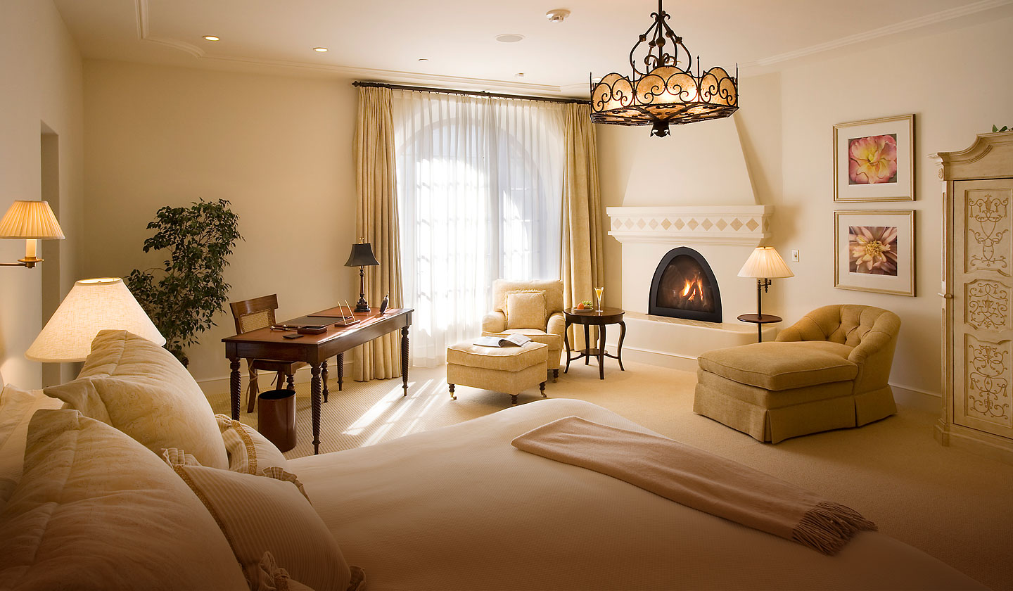 Ojai Valley Inn & Spa has 305 deluxe guest rooms, including suites, many with fireplaces and private balconies or patios overlooking the golf course and nearby mountains. O