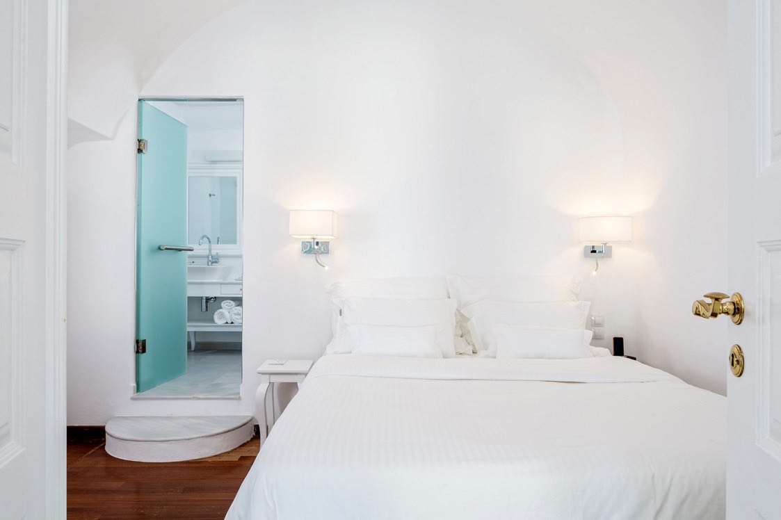 Honeymoon Suite - Modern and minimal, the suites are beautifully designed