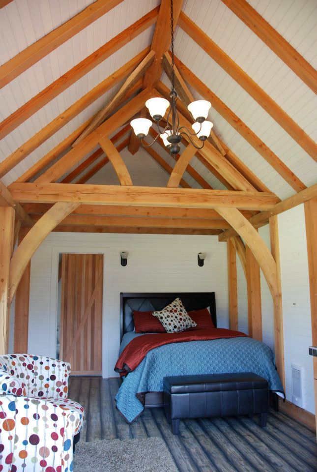 The Wee Barn has an elegant country feel nestled in the farm with views of the fields, Cliffs and ocean which you can enjoy on you private deck.