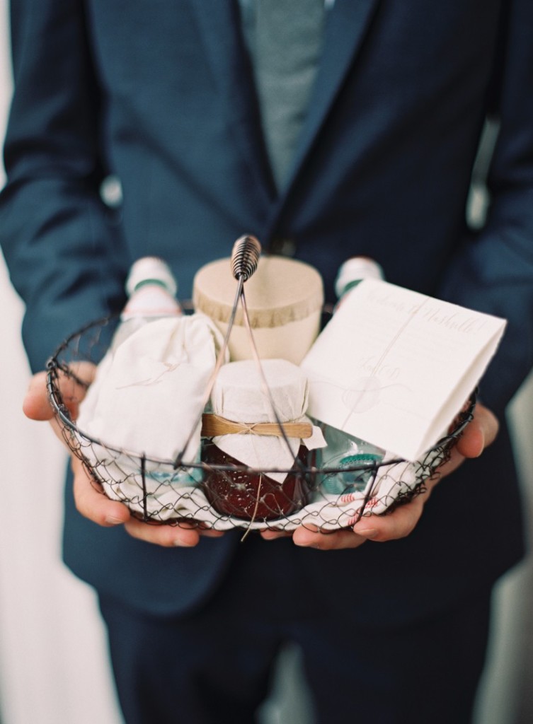 Creative Direction & Styling: Ginny Au | Floral Design: Tinge Floral  | Calligraphy & Paper: Signora e Mare | Rentals: 12th Table