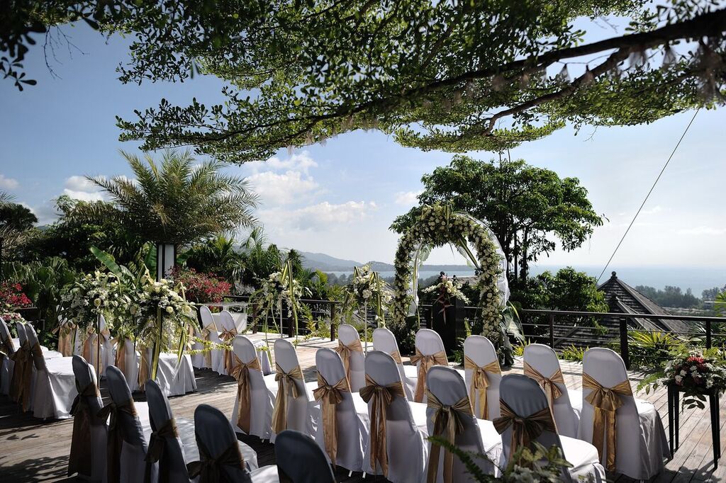 Set high on the hillside and surrounded by lush nature, the breathtaking panoramic views complement the unique and private setting for your bespoke event.