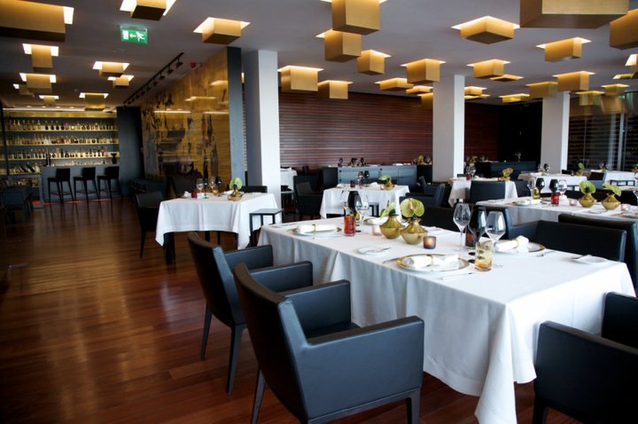 An exclusive gourmet restaurant specialising in signature dishes by the skillful hand of the head Chef João Rodrigues here traditional Portuguese gastronomy discovers and blends with the more exotic cuisines of the world.