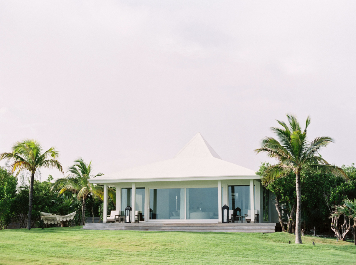 The property has a plethora of breathtaking outdoor spaces, perfect for ceremonies, social receptions and al fresco dining.