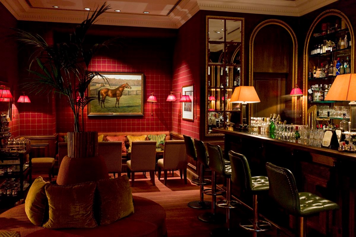 The Oleander Bar is a favourite meeting point after a trip to the races, where Brenners hosts a private lounge, and the bar is named after the legendary thoroughbred stallion from Baron Schlenderhan’s Stud.