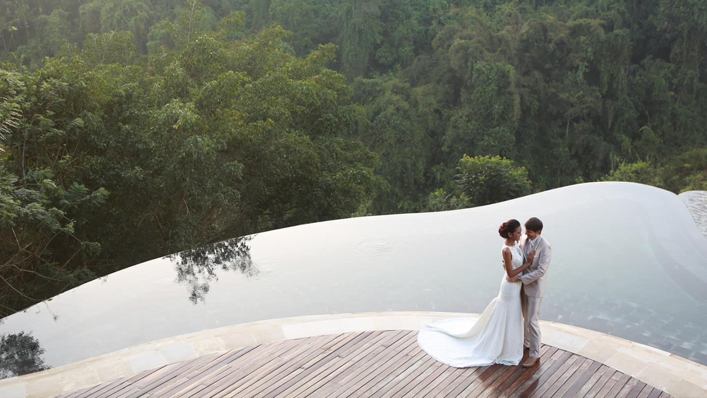 In the area of Ubud’s rice paddies, you will discover the Hanging Gardens of Bali, which is without a doubt one of the World’s most striking and romantic destinations for a wedding, special event, anniversary ceremony or a honeymoon.