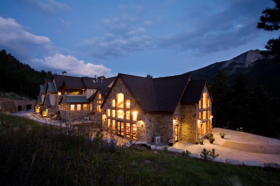 A fantasy of golden stones nestled on the mountainside.