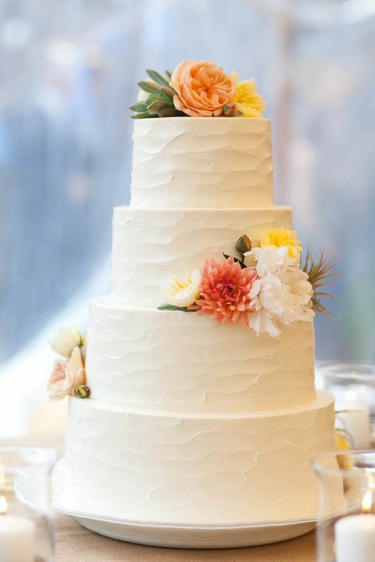 Cake: Let Them Eat Cake | Floral Design: Studio Choo