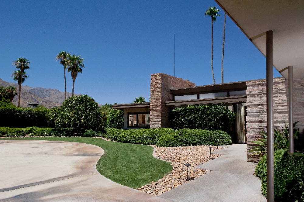 Front view of the house.