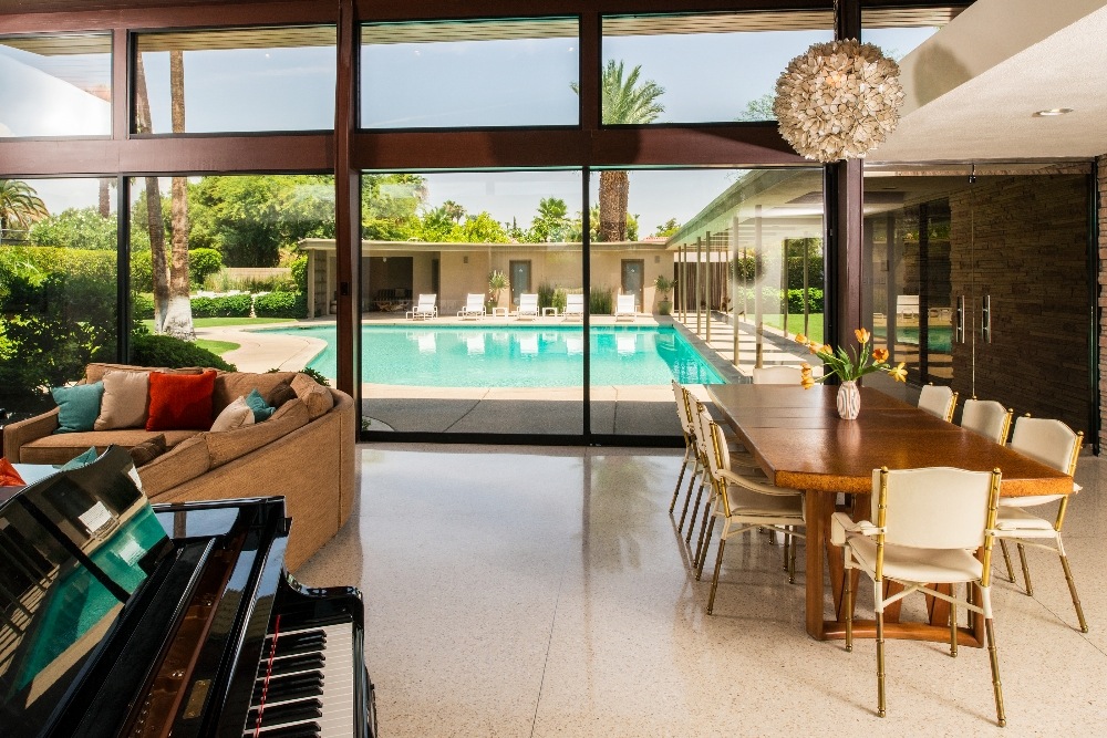 The residence has been completely restored with vintage designer furnishings throughout the residence and includes the original sound and recording system installed by Valentino Electronics in Hollywood.