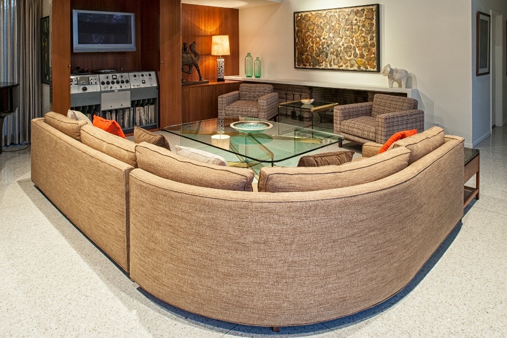 Guests can enjoy listening to nostalgic Sinatra tunes that are available for enjoyment.