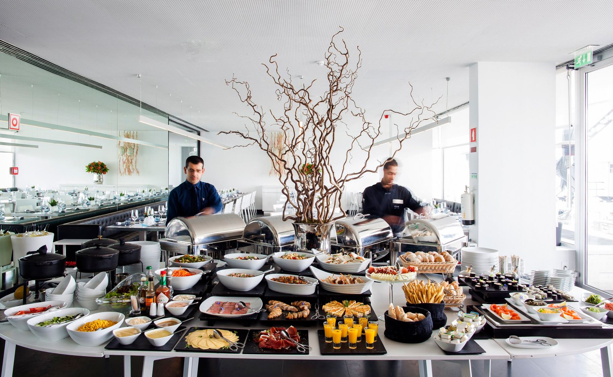 At the Feitoria Restaurant you will discover a full selection of creative dishes, tasting menus of Chef João Rodrigues: Land, Tradition and Journey .