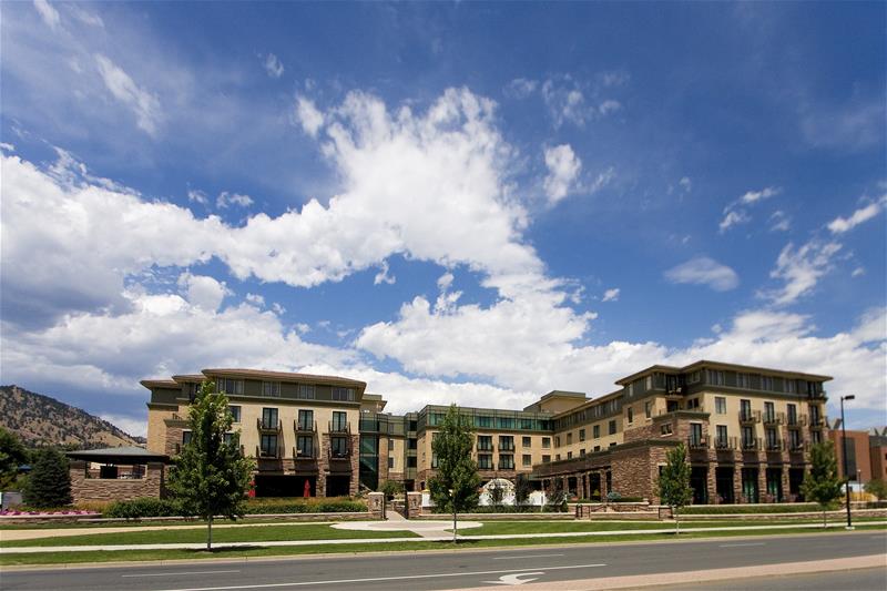 St Julien Hotel & Spa is located within walking distance of more than 200 shops and 80 restaurants.