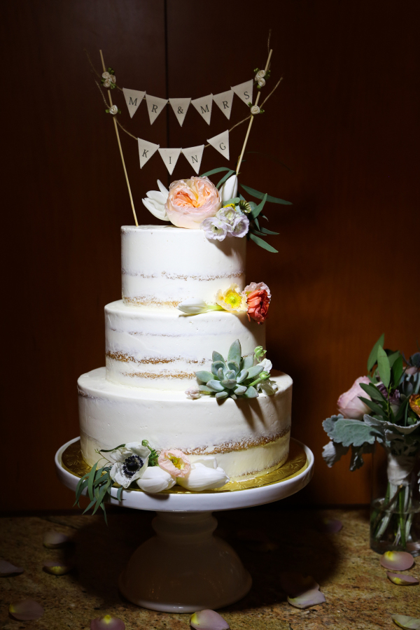 Event Planning: Calluna Events | Floral Design: Beet & Yarrow | Cake: Shamane's Bake Shoppe