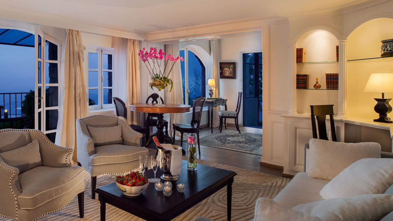 Prestige Suite Living Room