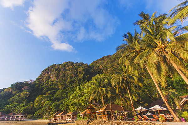 The resort offers a total of 42 deluxe accommodations built with contemporary Filipino and cutting edge “green” design.