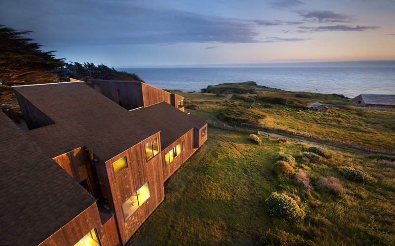 Today the 3,500-acre community extends about 10 miles along the coastline, offering preserved open space, numerous hiking trails, and the Sea Ranch Golf Links, a Scottish-style course designed by Robert Muir Graves.